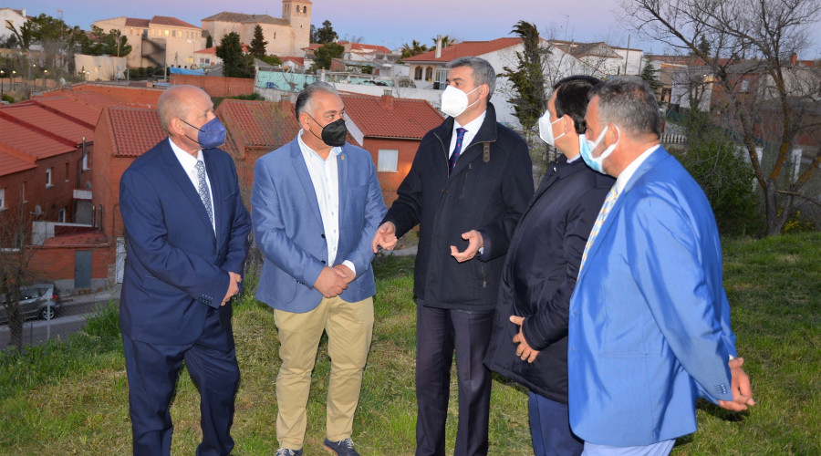 Álvaro Gutiérrez visita la localidad de Ciruelos